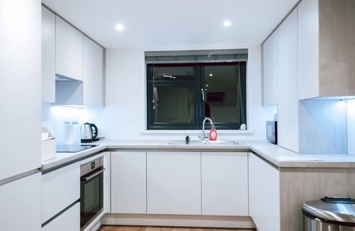 Purley Apartment | Outstanding 2- Bed Pent House