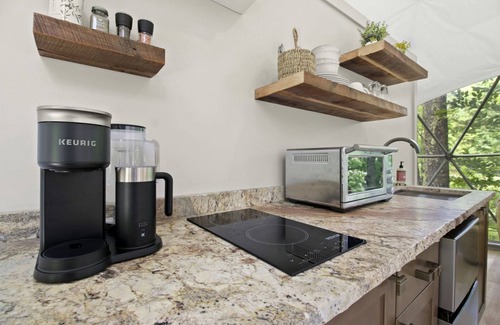 Creston Cabin | Outstanding Chic Dome with Private Deck in North Carolina