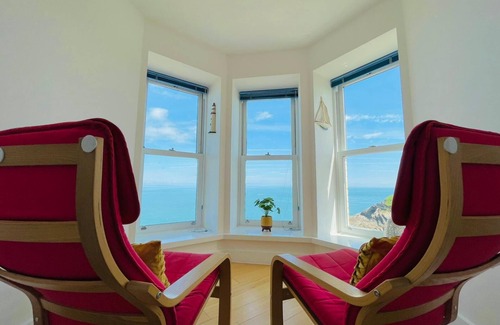 Hele Apartment | Outstanding Idyllic Ilfacombe seaside 2-bedroom apartment with sea views