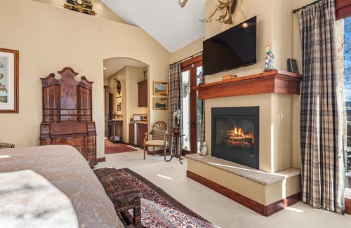 Carbondale House | Outstanding Mountain Golf Retreat