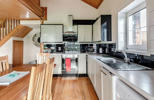 Hornsea Ski Chalet | Outstanding, spacious and contemporary two storey lodge.
