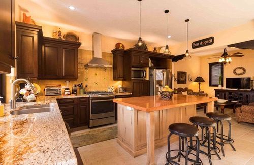 Nopolo House | Outstanding Views 2 or 3 Bedrooms & 3. 5 BA