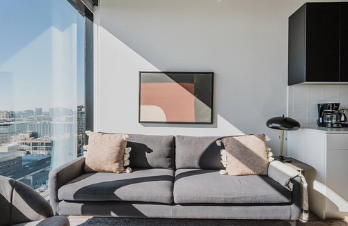 West Loop Apartment | Outstanding W Loop 1BR w/Gym, Pool, Rooftop, Spa & W/D, by Blueground