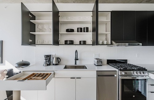 West Loop Apartment | Outstanding W Loop 1BR w/Gym, Pool, Rooftop, Spa & W/D, by Blueground
