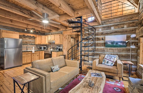 Saluda Cabin | Over 6 Acres of Hiking Trails: Luxe Saluda Cabin!