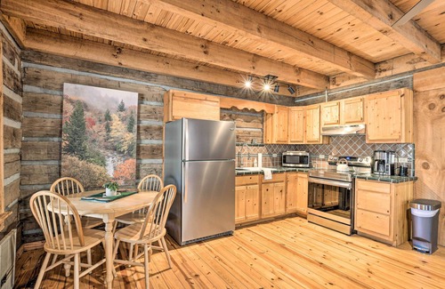 Saluda Cabin | Over 6 Acres of Hiking Trails: Luxe Saluda Cabin!