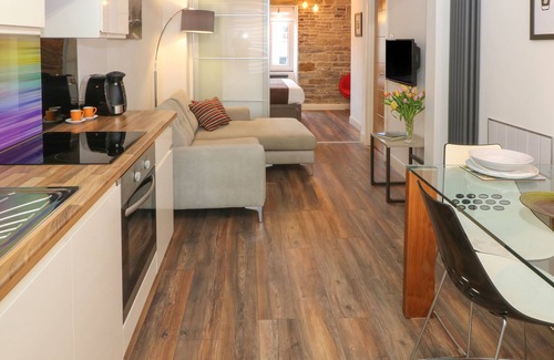 Holmfirth House | OVER-UNDER COTTAGE, pet friendly in Holmfirth