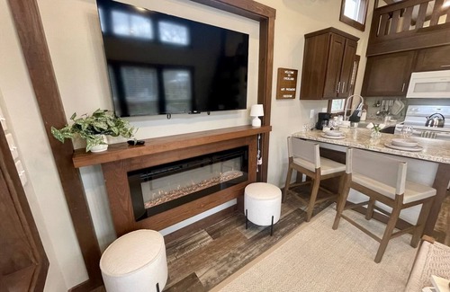 Tracy City Cabin | Overland at The Retreat at Water's Edge