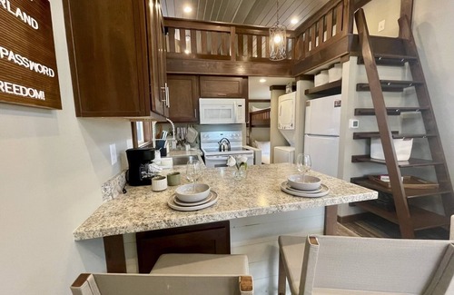 Tracy City Cabin | Overland at The Retreat at Water's Edge