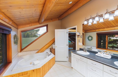 Jasper East Resort | Overlander Mountain Lodge