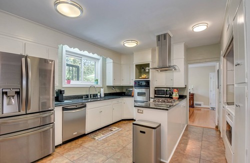 Summerville House | Overton Orchard Spacious Home - 2 mi from Masters Gates - Available 2024!