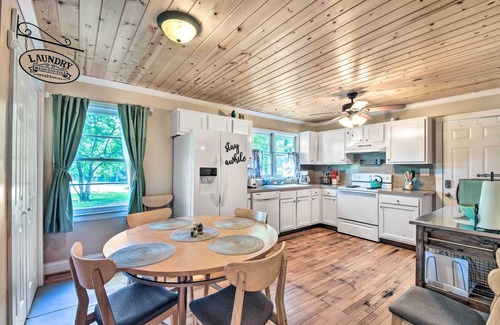 Helen Cottage | 'Owl's Hideaway' in Cleveland w/2 Fire Pits!