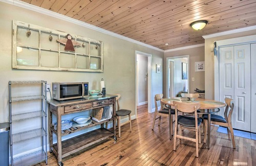 Helen Cottage | 'Owl's Hideaway' in Cleveland w/2 Fire Pits!