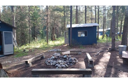 Olney RV Rental | Owl's Nest Cabin 2 / 2 Twins