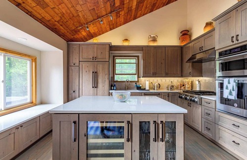 Highmount House | Owl's Perch: 5 Mins to Belleyare for Hiking+Skiing