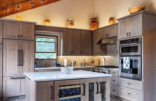 Highmount House | Owl's Perch: 5 Mins to Belleyare for Hiking+Skiing