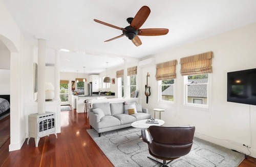 Napa House | Oxbow Historical house with large enclosed yard