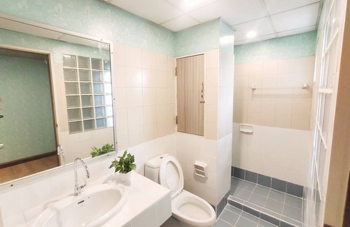 Din Daeng Hotel | OYO 75446 Travis Inthamara 49