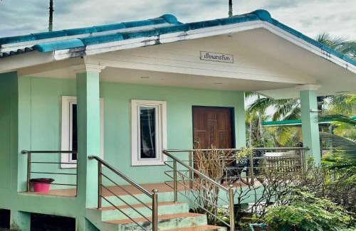 Nuea Khlong Hotel | OYO 75515 Sairung Farmstay