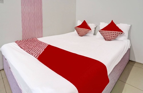 Tanjung Pinang Hotel | OYO 91784 Zazezo Homestay Syariah