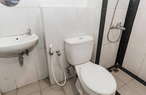 Pekayon Jaya Hotel | OYO 93703 F88