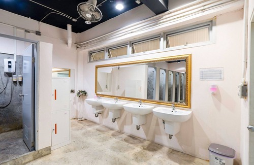 Wang Burapha Phirom Hotel | OYO 965 Art Hotel Sanamchai