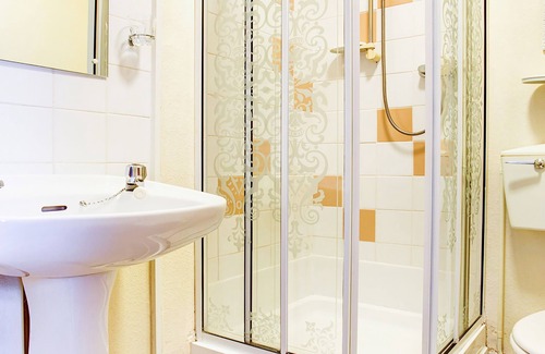 Newquay Hotel | OYO Godolphin Arms Hotel