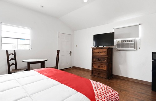 Big Lake Cabin | OYO Hotel Big Lake Hwy 137 TX