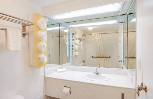 Muskegon Heights Hotel | OYO Hotel Mona Lake Muskegon