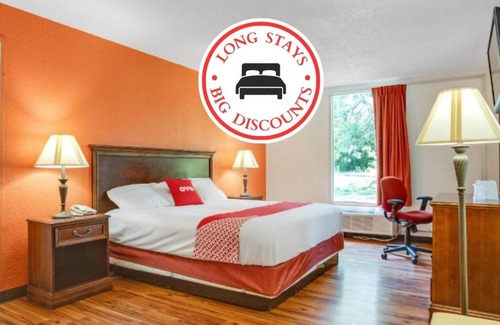 Muskegon Heights Hotel | OYO Hotel Mona Lake Muskegon