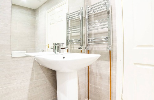 Thirsk Hotel | OYO White Horse Lodge Hotel, East Thirsk