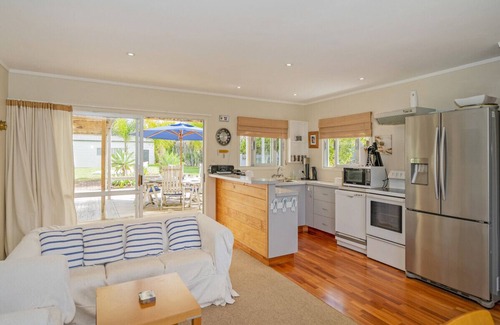 Cooks Beach Cottage | Oysters Retreat - Cooks Beach Holiday Home