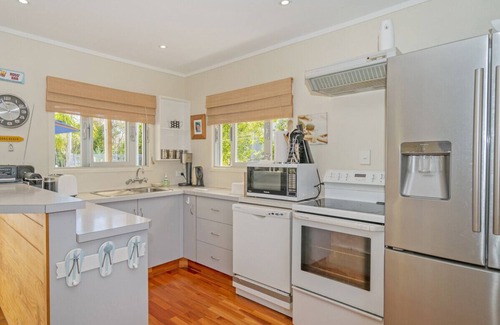 Cooks Beach Cottage | Oysters Retreat - Cooks Beach Holiday Home