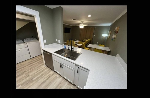 Southeast Pensacola House | P,COLA'S COMFY TOWNHOME STAY