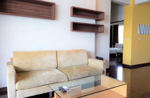 Ratchathewi Hotel | P.T. Court