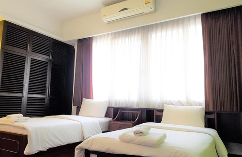 Ratchathewi Hotel | P.T. Court