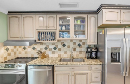 Marathon House | P10 - Charming 2 bedroom, 2 bath duplex with private pool and deep water dockage.