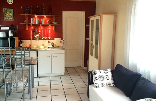 La Rochelle Apartment | P3 Welcoming 1-Bed Apartment with Attractive Garden And Swimming Pool, Free WIFI