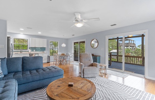 Panacea House | Pachs Crab Shack - Charming Waterfront 3 bed 1.5 bath House with a Dock
