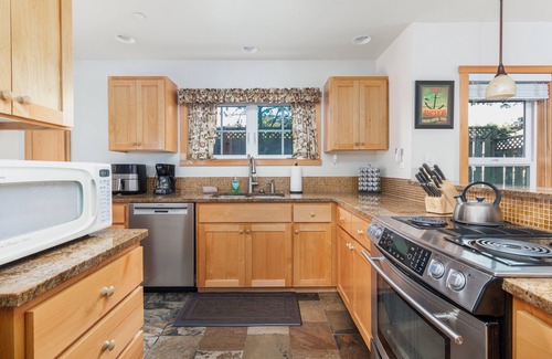 Shorepine Village House | Pacific Paradise #138 - Great location, comfortable, cute home near beach, 3 bed/3 bath. Dog OK.