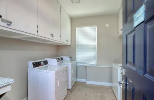 Oceano House | Pacific Plaza #204 - Eagles Nest - 1BdrmUp-K