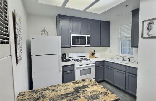 Oceano House | Pacific Plaza #304 - Condo on the Coastline - 1BdrmD-K-QSofa