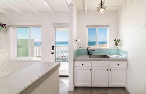 Oceanside Condo | Pacific Villa #1 | Relaxing Oceanfront Patio Views