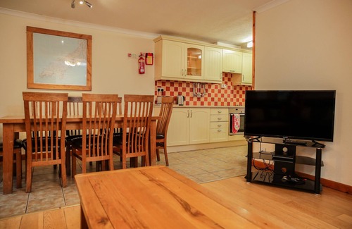 Rhyd-y-clafdy House | PADARN - a bungalow that sleeps 8 guests in 4 bedrooms