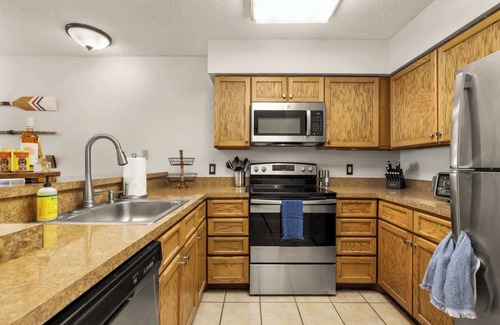 Bigfork Condo | Paddle & Pine - Lake Views & Private Dock Access