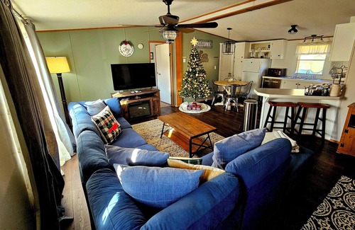Confluence Cottage | Paddlington Bear Cottage-Access to Water, Sunsets and Hot Tub!