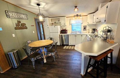 Confluence Cottage | Paddlington Bear Cottage-Access to Water, Sunsets and Hot Tub!