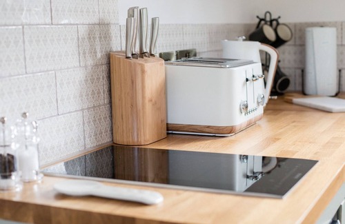 Winchcombe Cottage | Paddock Cottage - sleeps 2 guests in 1 bedroom