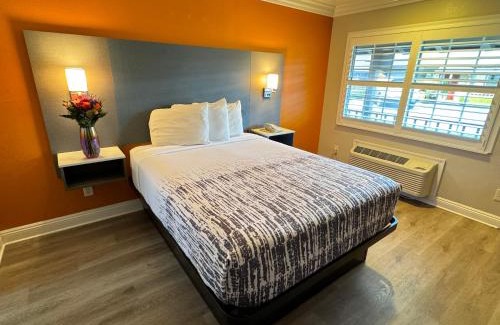 Munras Avenue Hotel | Padre Oaks