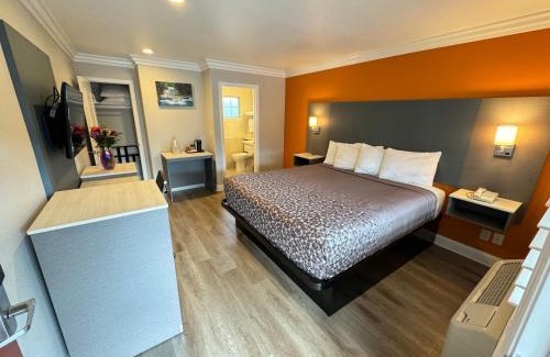 Munras Avenue Hotel | Padre Oaks